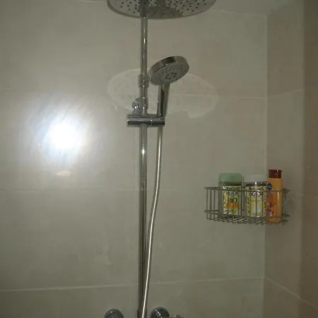 לינה וארוחת בוקר Helen's 3*