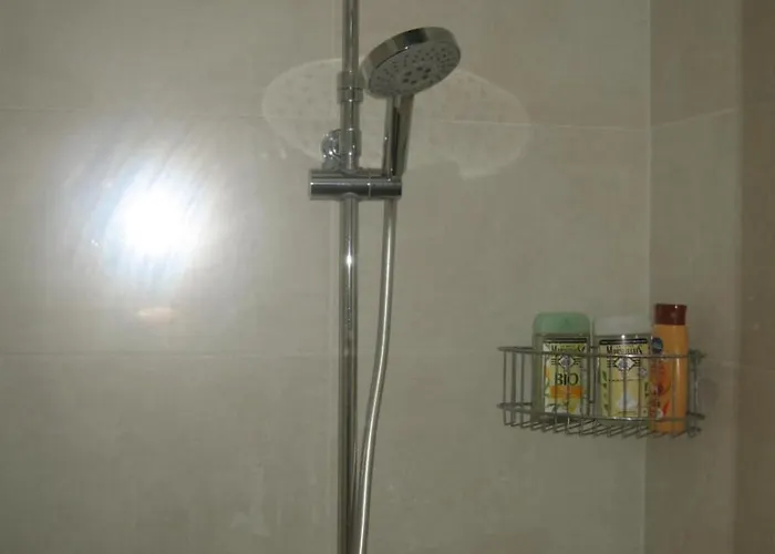 לינה וארוחת בוקר Helen's 3*